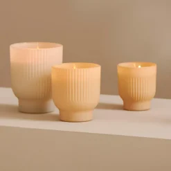 MONA Vela Perfumada Crema